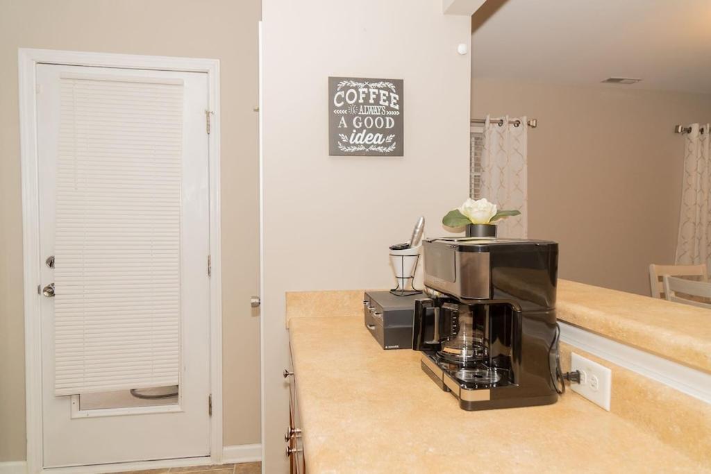 Beautiful Spacious 4 Bedroom House , Sleeps 8+ Raleigh Exterior photo